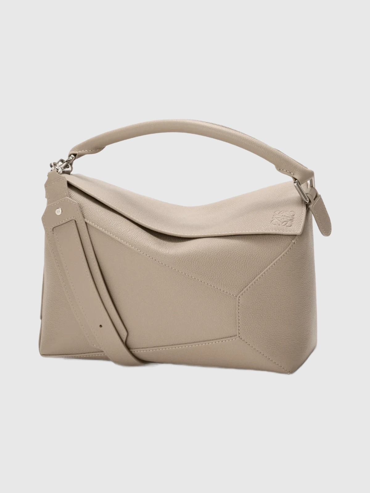 Produktfoto zu Loewe Medium Puzzle Edge bag in soft grained calfskin